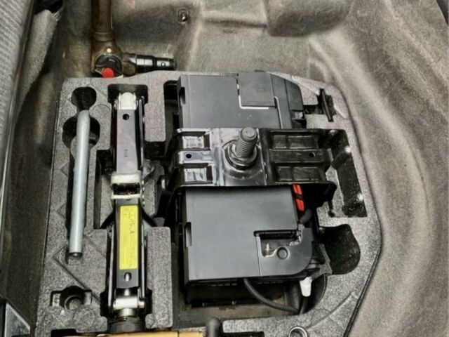 Серый Ауди А4, объемом двигателя 2 л и пробегом 320 тыс. км за 9430 $, фото 6 на Automoto.ua