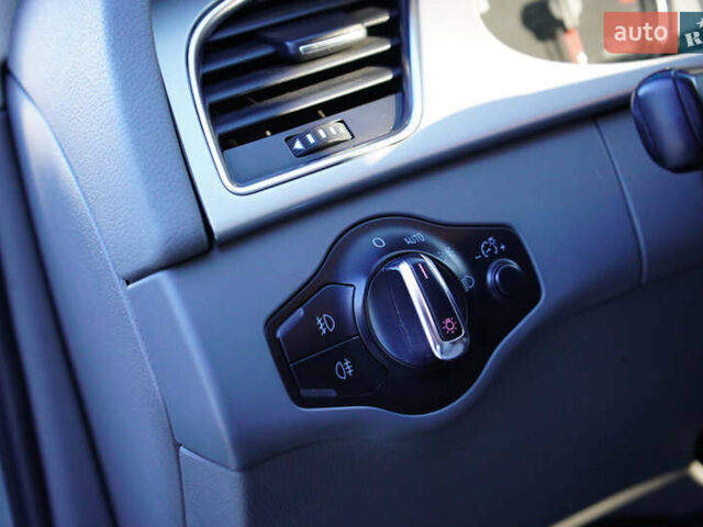 Сірий Ауді А4, об'ємом двигуна 2 л та пробігом 196 тис. км за 7999 $, фото 15 на Automoto.ua