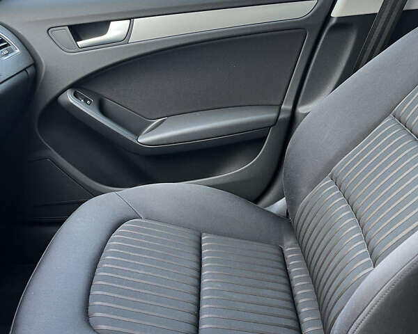 Сірий Ауді А4, об'ємом двигуна 1.8 л та пробігом 249 тис. км за 8399 $, фото 27 на Automoto.ua