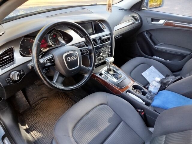 Сірий Ауді А4, об'ємом двигуна 2 л та пробігом 248 тис. км за 8999 $, фото 5 на Automoto.ua