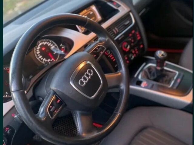 Серый Ауди А4, объемом двигателя 2 л и пробегом 286 тыс. км за 9587 $, фото 1 на Automoto.ua