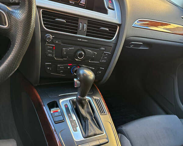 Сірий Ауді А4, об'ємом двигуна 2.7 л та пробігом 284 тис. км за 10300 $, фото 7 на Automoto.ua