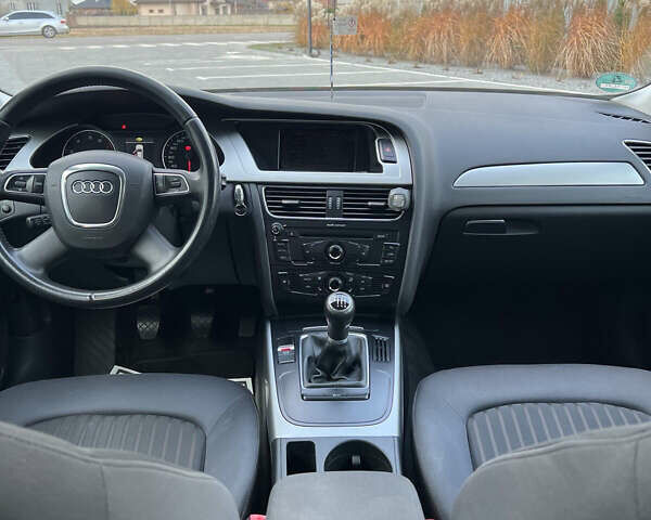 Сірий Ауді А4, об'ємом двигуна 1.8 л та пробігом 249 тис. км за 8399 $, фото 21 на Automoto.ua