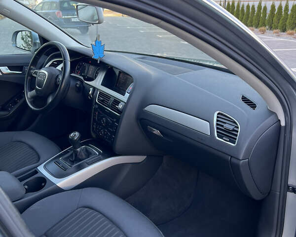 Сірий Ауді А4, об'ємом двигуна 1.8 л та пробігом 249 тис. км за 7900 $, фото 24 на Automoto.ua