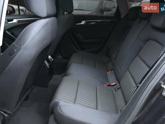 Сірий Ауді А4, об'ємом двигуна 2 л та пробігом 240 тис. км за 9350 $, фото 29 на Automoto.ua