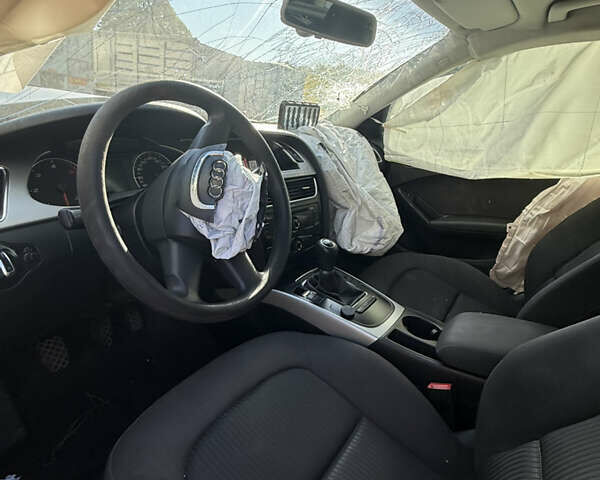 Сірий Ауді А4, об'ємом двигуна 2 л та пробігом 200 тис. км за 2700 $, фото 5 на Automoto.ua
