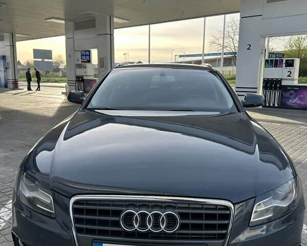 Серый Ауди А4, объемом двигателя 1.8 л и пробегом 245 тыс. км за 10000 $, фото 1 на Automoto.ua