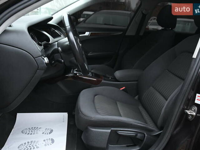 Сірий Ауді А4, об'ємом двигуна 2 л та пробігом 240 тис. км за 9350 $, фото 21 на Automoto.ua