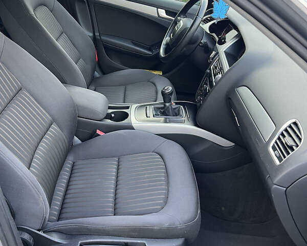 Сірий Ауді А4, об'ємом двигуна 1.8 л та пробігом 249 тис. км за 8399 $, фото 12 на Automoto.ua