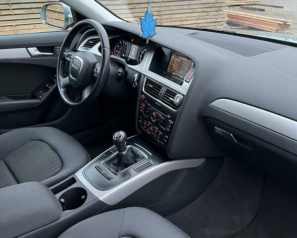 Серый Ауди А4, объемом двигателя 1.8 л и пробегом 250 тыс. км за 8500 $, фото 21 на Automoto.ua