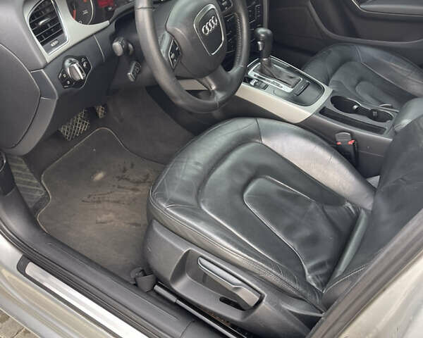 Сірий Ауді А4, об'ємом двигуна 2.7 л та пробігом 376 тис. км за 9300 $, фото 40 на Automoto.ua