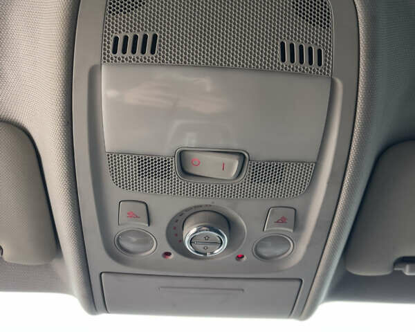 Сірий Ауді А4, об'ємом двигуна 2.7 л та пробігом 376 тис. км за 9300 $, фото 11 на Automoto.ua