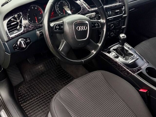 Серый Ауди А4, объемом двигателя 2 л и пробегом 258 тыс. км за 8100 $, фото 6 на Automoto.ua