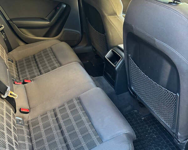 Сірий Ауді А4, об'ємом двигуна 2.7 л та пробігом 284 тис. км за 10300 $, фото 6 на Automoto.ua