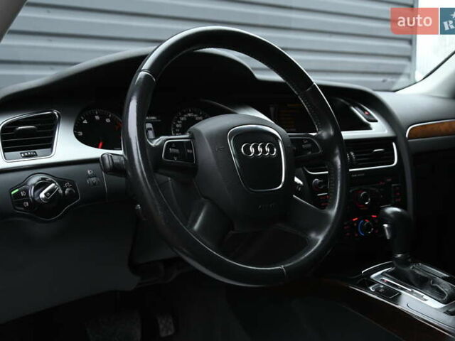 Сірий Ауді А4, об'ємом двигуна 2 л та пробігом 240 тис. км за 9350 $, фото 22 на Automoto.ua
