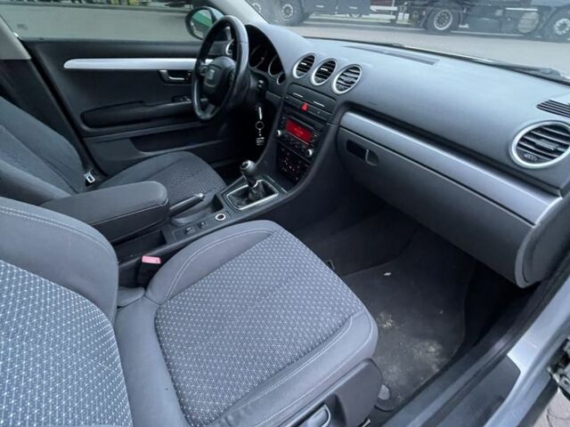 Сірий Ауді А4, об'ємом двигуна 2 л та пробігом 253 тис. км за 5399 $, фото 7 на Automoto.ua