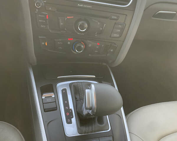 Сірий Ауді А4, об'ємом двигуна 2 л та пробігом 239 тис. км за 8800 $, фото 7 на Automoto.ua