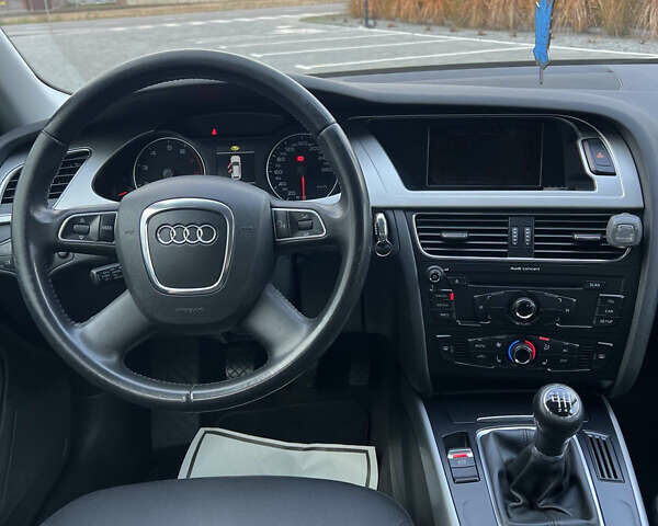Сірий Ауді А4, об'ємом двигуна 1.8 л та пробігом 249 тис. км за 8399 $, фото 18 на Automoto.ua