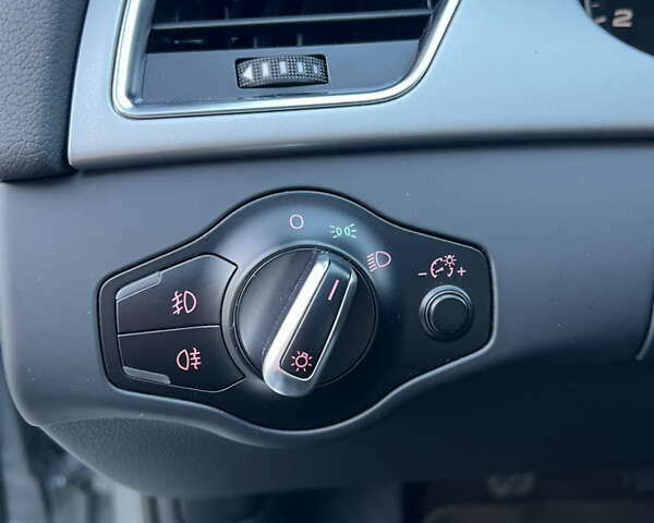 Сірий Ауді А4, об'ємом двигуна 1.8 л та пробігом 249 тис. км за 7900 $, фото 12 на Automoto.ua