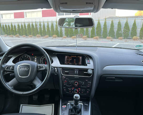 Сірий Ауді А4, об'ємом двигуна 1.8 л та пробігом 249 тис. км за 7900 $, фото 26 на Automoto.ua