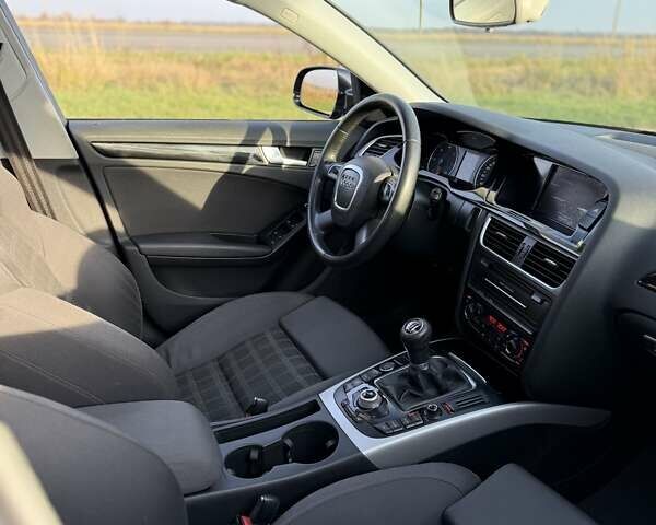 Серый Ауди А4, объемом двигателя 1.98 л и пробегом 215 тыс. км за 10900 $, фото 13 на Automoto.ua