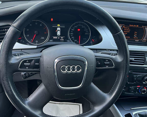 Сірий Ауді А4, об'ємом двигуна 1.8 л та пробігом 249 тис. км за 8399 $, фото 23 на Automoto.ua