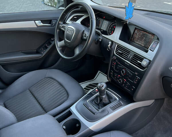 Сірий Ауді А4, об'ємом двигуна 1.8 л та пробігом 249 тис. км за 7900 $, фото 25 на Automoto.ua