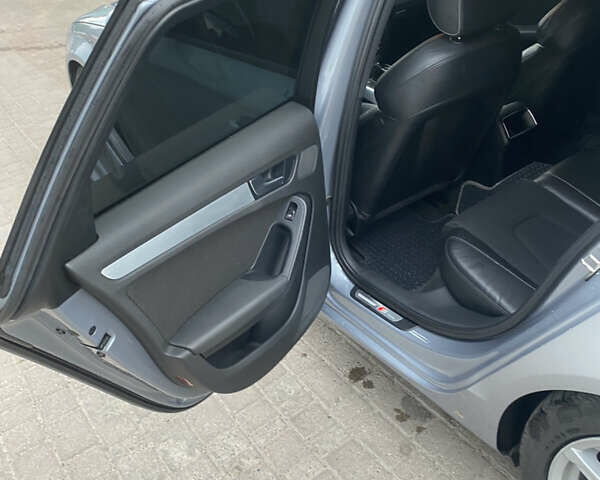 Серый Ауди А4, объемом двигателя 2 л и пробегом 300 тыс. км за 9300 $, фото 11 на Automoto.ua