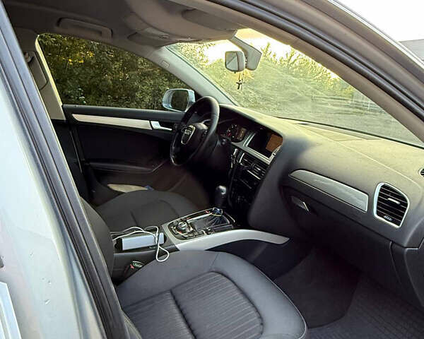 Сірий Ауді А4, об'ємом двигуна 2 л та пробігом 310 тис. км за 9999 $, фото 14 на Automoto.ua