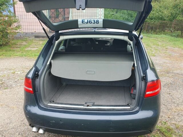 Серый Ауди А4, объемом двигателя 2 л и пробегом 285 тыс. км за 9300 $, фото 4 на Automoto.ua