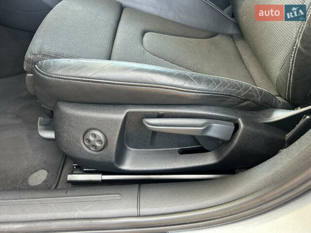 Сірий Ауді А4, об'ємом двигуна 2 л та пробігом 195 тис. км за 10800 $, фото 33 на Automoto.ua
