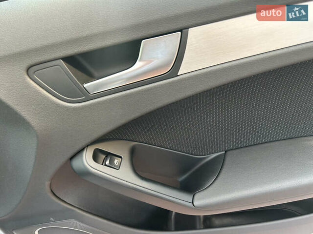 Сірий Ауді А4, об'ємом двигуна 2 л та пробігом 195 тис. км за 10800 $, фото 59 на Automoto.ua