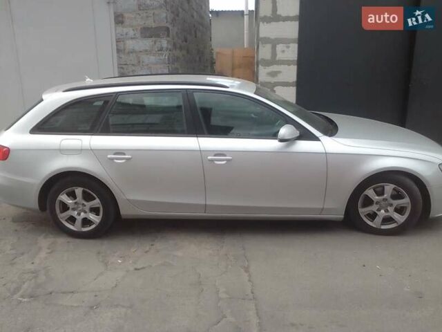 Серый Ауди А4, объемом двигателя 2 л и пробегом 300 тыс. км за 8700 $, фото 1 на Automoto.ua