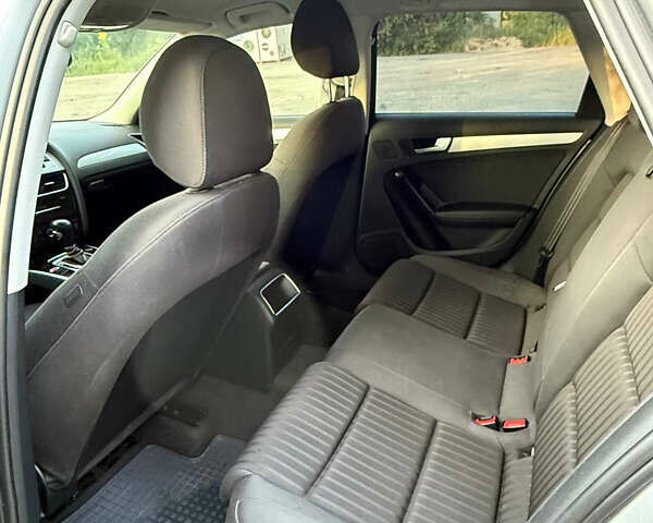 Сірий Ауді А4, об'ємом двигуна 2 л та пробігом 310 тис. км за 9999 $, фото 12 на Automoto.ua