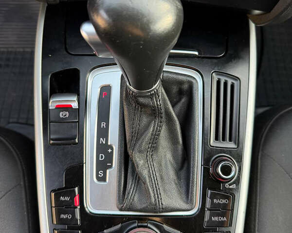 Сірий Ауді А4, об'ємом двигуна 2 л та пробігом 310 тис. км за 9999 $, фото 17 на Automoto.ua