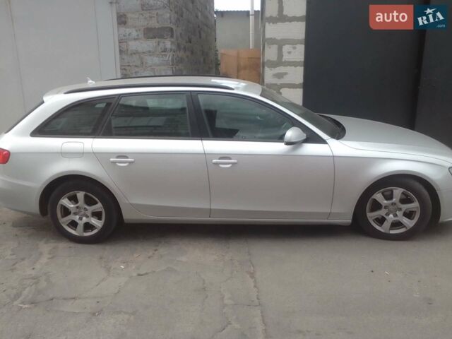 Серый Ауди А4, объемом двигателя 2 л и пробегом 300 тыс. км за 8700 $, фото 1 на Automoto.ua
