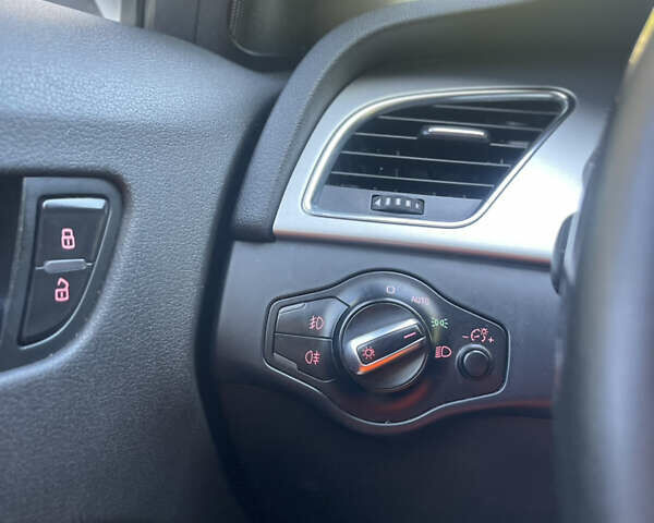 Сірий Ауді А4, об'ємом двигуна 2 л та пробігом 310 тис. км за 9999 $, фото 18 на Automoto.ua