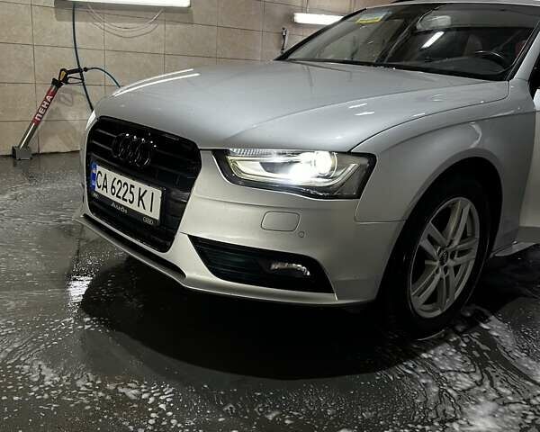 Сірий Ауді А4, об'ємом двигуна 2 л та пробігом 295 тис. км за 10800 $, фото 2 на Automoto.ua
