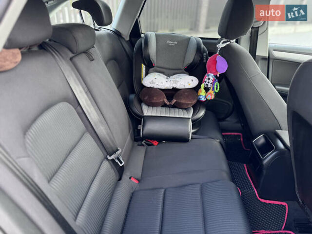 Сірий Ауді А4, об'ємом двигуна 1.8 л та пробігом 259 тис. км за 11300 $, фото 21 на Automoto.ua