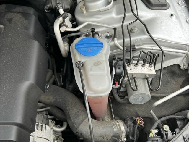 Сірий Ауді А4, об'ємом двигуна 2 л та пробігом 126 тис. км за 14000 $, фото 22 на Automoto.ua