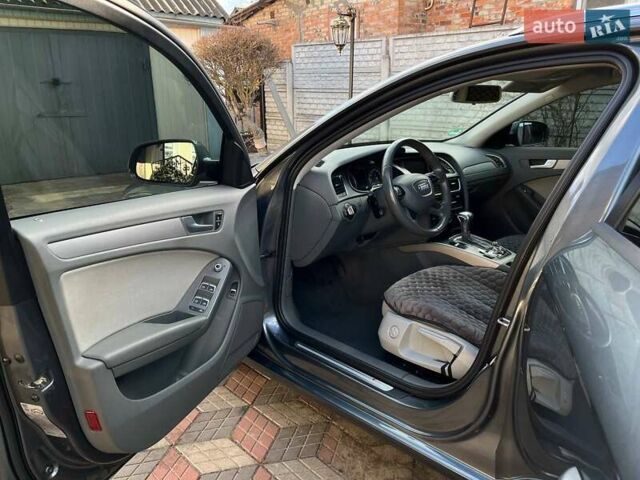 Ауді А4 2012 у Лебедине на Automoto.ua Сірий Ауді А4, об'ємом двигуна 1.97 л та пробігом 154 тис. км за 13500 $, фото 9 на Automoto.ua