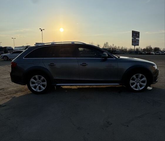 Сірий Ауді А4, об'ємом двигуна 2 л та пробігом 221 тис. км за 11700 $, фото 1 на Automoto.ua
