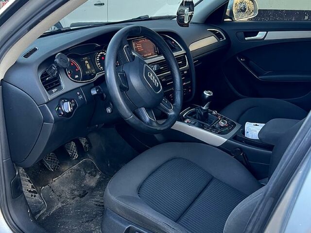 Сірий Ауді А4, об'ємом двигуна 2 л та пробігом 366 тис. км за 9999 $, фото 4 на Automoto.ua