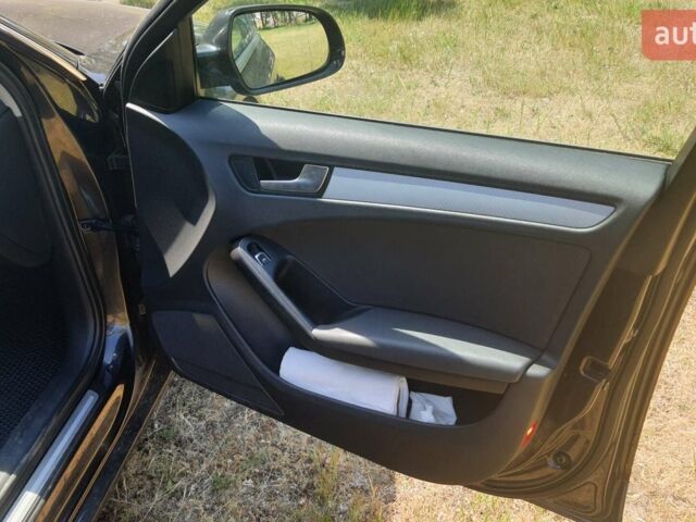 Сірий Ауді А4, об'ємом двигуна 2 л та пробігом 271 тис. км за 12000 $, фото 5 на Automoto.ua