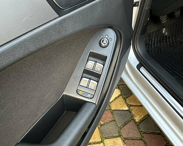 Серый Ауди А4, объемом двигателя 1.97 л и пробегом 306 тыс. км за 10800 $, фото 11 на Automoto.ua