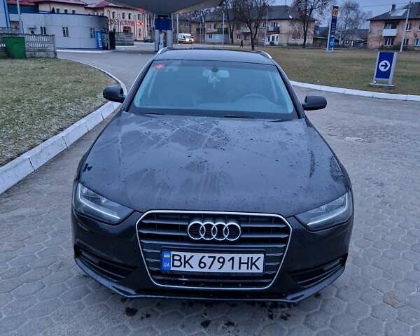 Серый Ауди А4, объемом двигателя 2 л и пробегом 300 тыс. км за 12300 $, фото 1 на Automoto.ua
