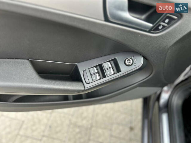 Серый Ауди А4, объемом двигателя 1.97 л и пробегом 297 тыс. км за 12500 $, фото 4 на Automoto.ua