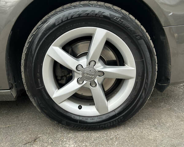 Сірий Ауді А4, об'ємом двигуна 1.97 л та пробігом 252 тис. км за 13200 $, фото 8 на Automoto.ua