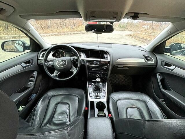 Серый Ауди А4, объемом двигателя 2 л и пробегом 300 тыс. км за 12900 $, фото 1 на Automoto.ua