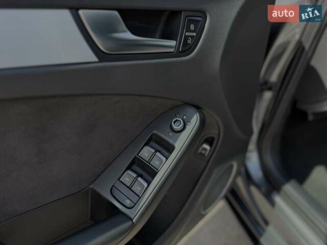 Сірий Ауді А4, об'ємом двигуна 2.97 л та пробігом 212 тис. км за 22000 $, фото 21 на Automoto.ua